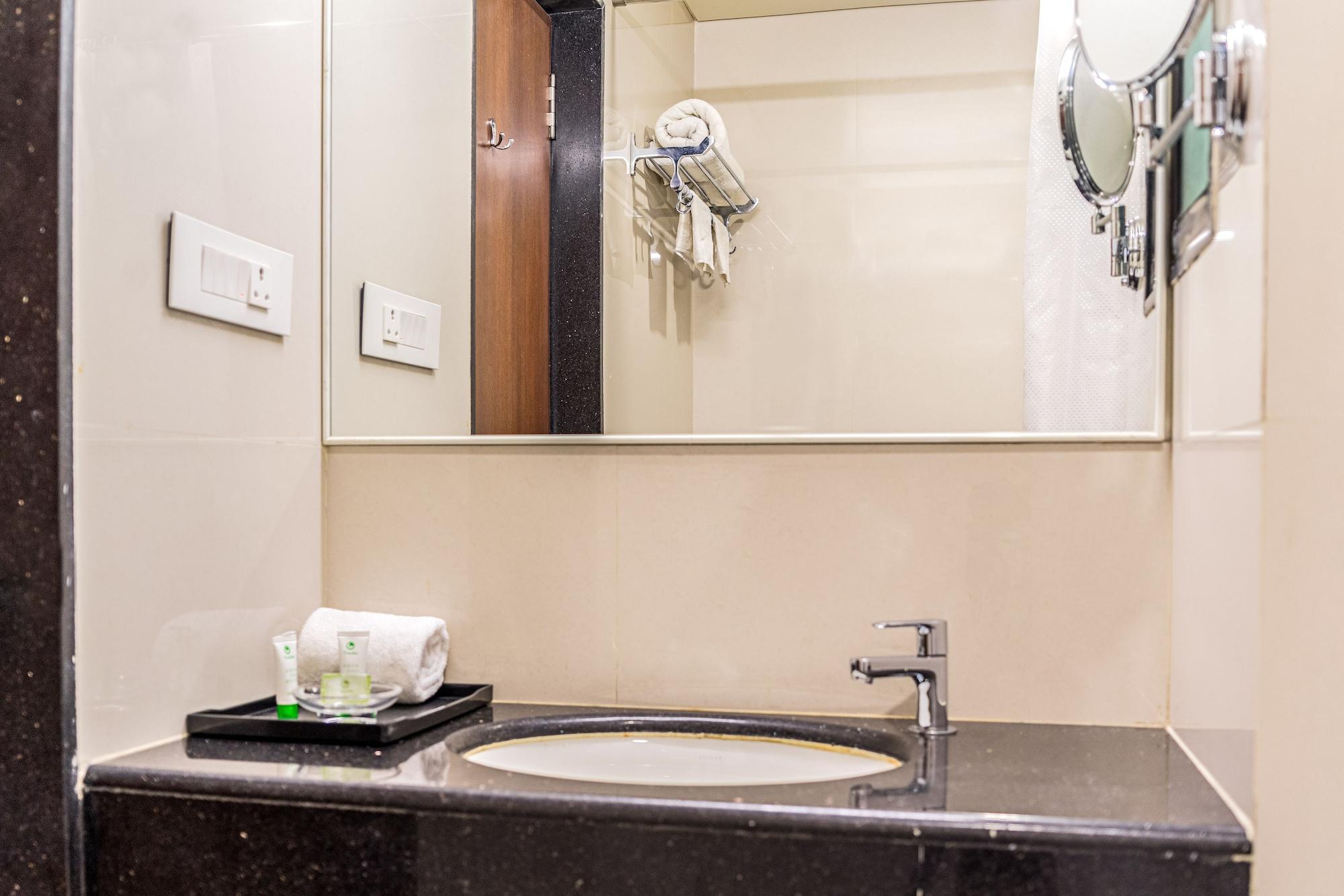 Treebo Premium Grand Emerald Pimpri-Chinchwad Exterior photo