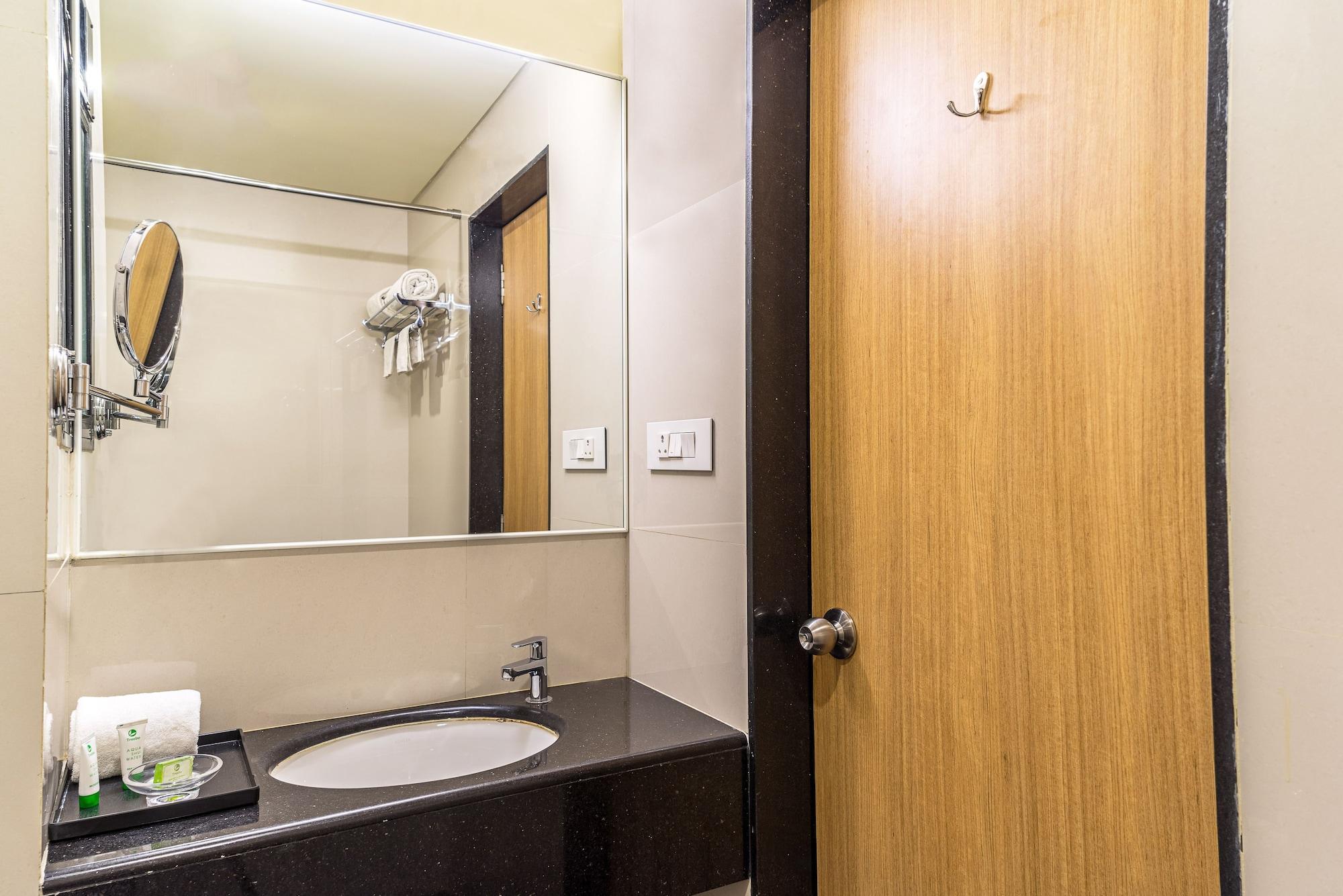 Treebo Premium Grand Emerald Pimpri-Chinchwad Exterior photo