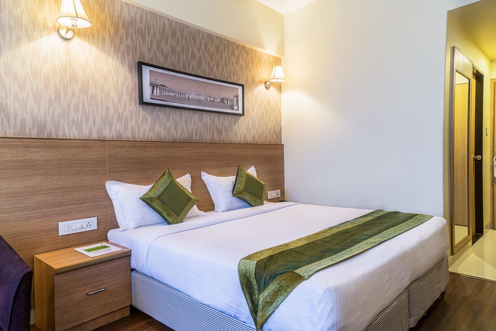 Treebo Premium Grand Emerald Pimpri-Chinchwad Exterior photo