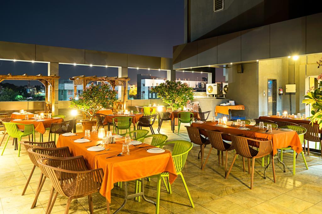 Treebo Premium Grand Emerald Pimpri-Chinchwad Exterior photo
