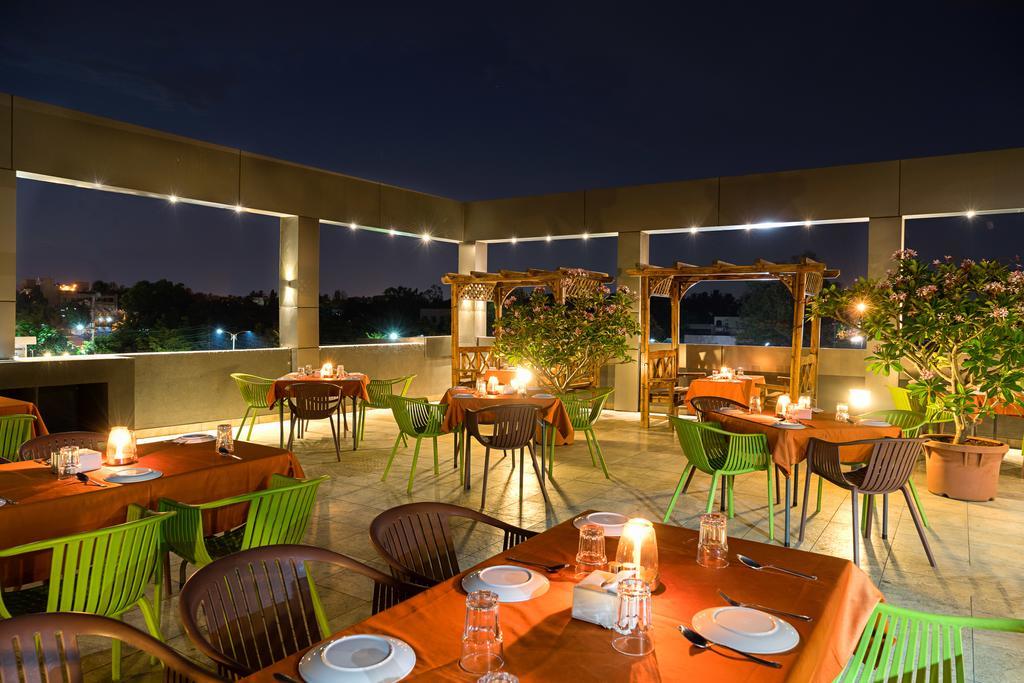 Treebo Premium Grand Emerald Pimpri-Chinchwad Exterior photo