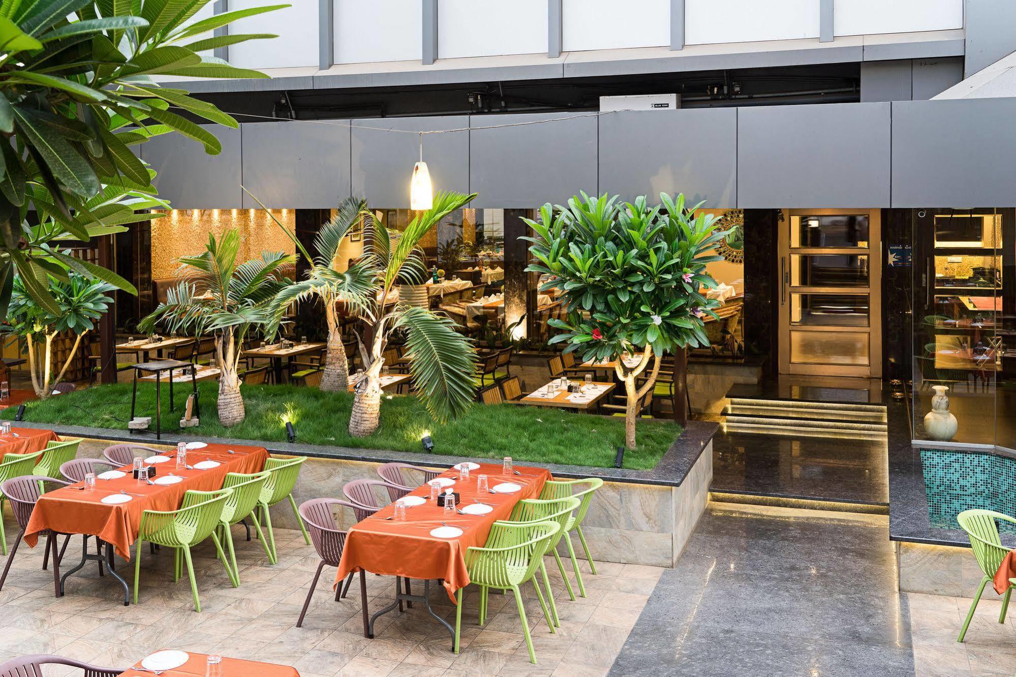 Treebo Premium Grand Emerald Pimpri-Chinchwad Exterior photo