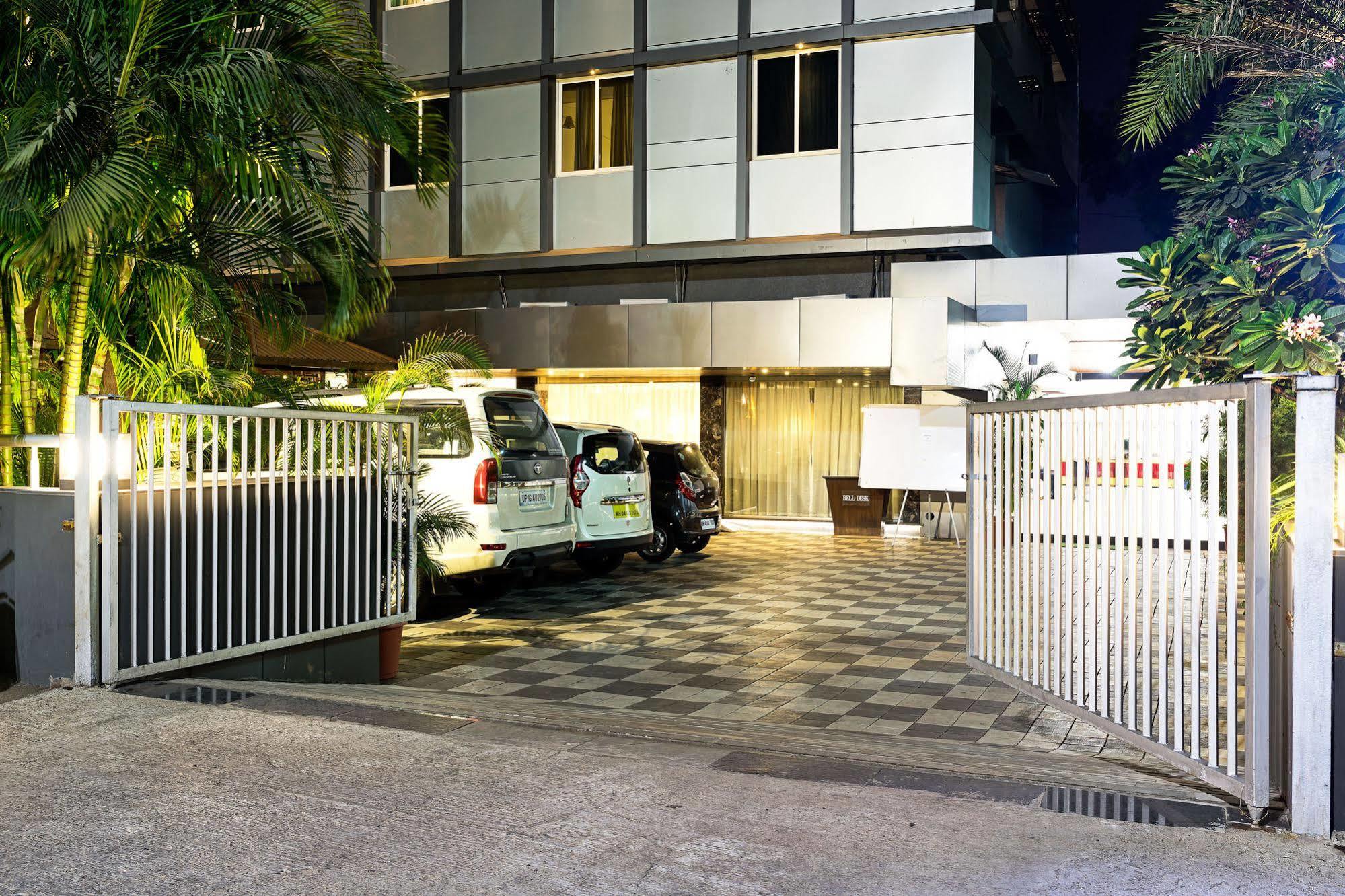 Treebo Premium Grand Emerald Pimpri-Chinchwad Exterior photo